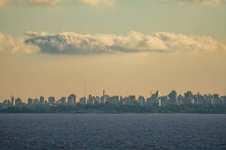 Paseo en velero por el río de la Plata con aperitivo