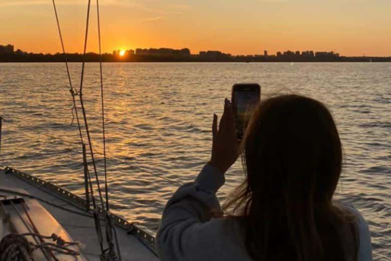 Paseo en velero por el río de la Plata con aperitivo