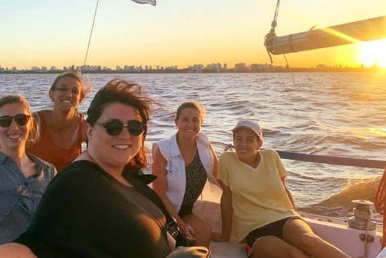 Paseo en velero por el río de la Plata con aperitivo