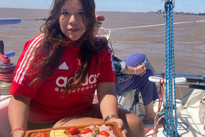 Paseo en velero por el río de la Plata con aperitivo