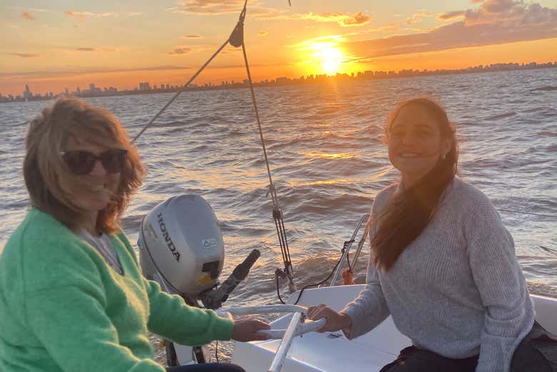 Paseo en velero por el río de la Plata con aperitivo