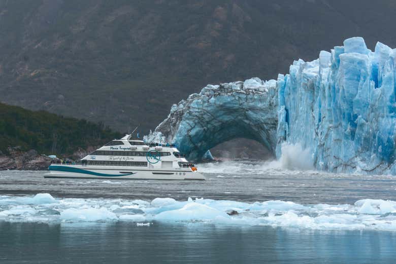 Barco y senderismo por el Parque de los Glaciares con comida