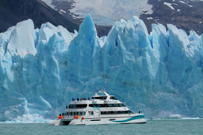 Barco y senderismo por el Parque de los Glaciares con comida