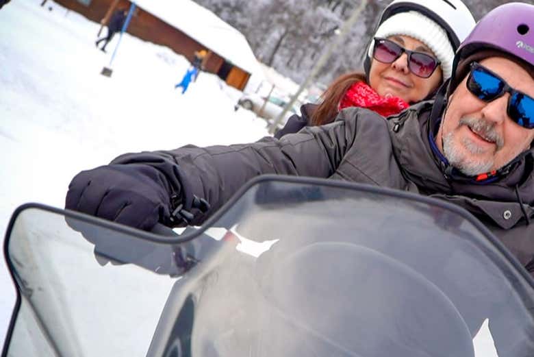 Excursión a Puerto Almanza + Paseo con raquetas y moto de nieve
