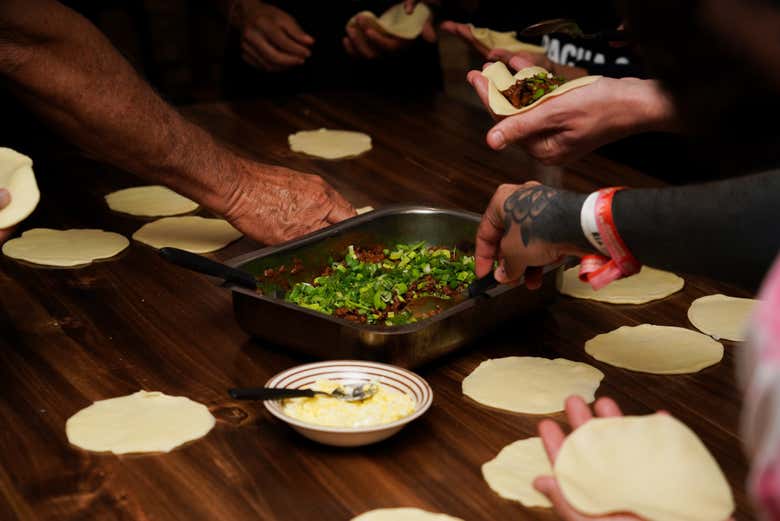 Clase de cocina argentina con comida
