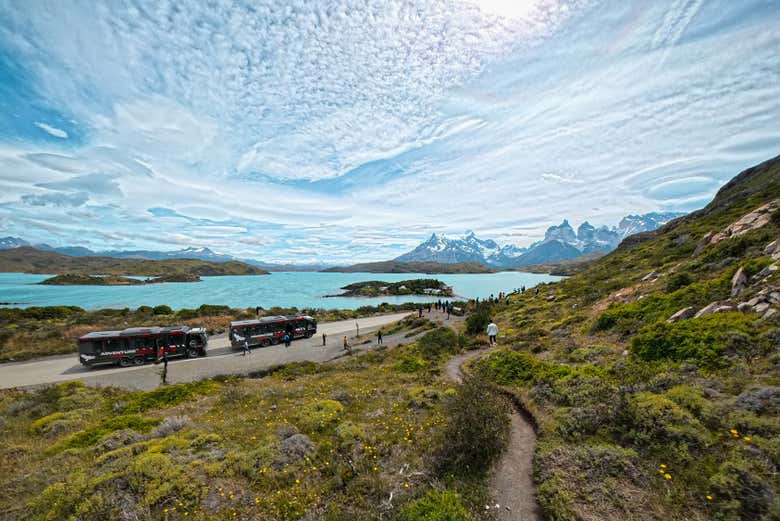 Excursión a Torres del Paine + Trekking hasta el lago Pehoé