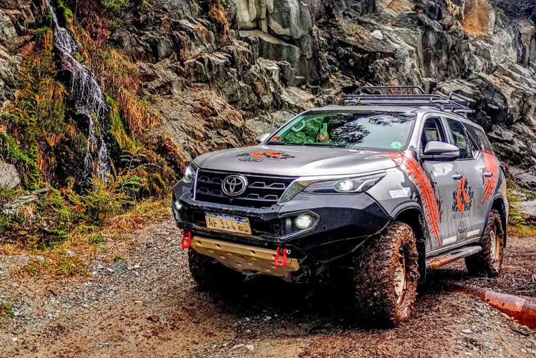 Excursión en 4x4 a los lagos Escondido y Fagnano al atardecer