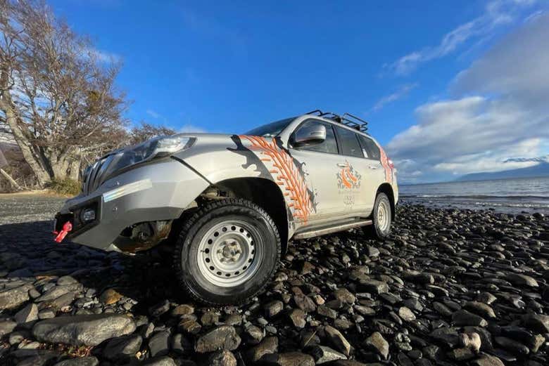 Excursión en 4x4 a los lagos Escondido y Fagnano al atardecer