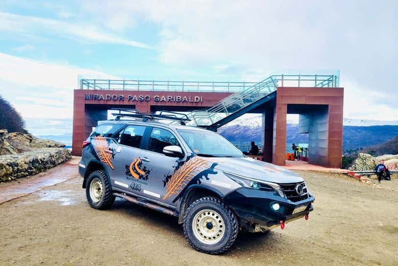 Excursión en 4x4 a los lagos Escondido y Fagnano al atardecer