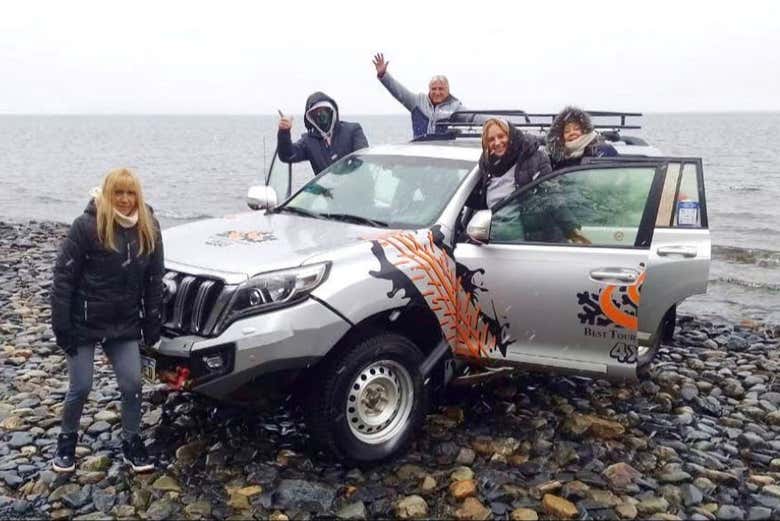Excursión en 4x4 a los lagos Escondido y Fagnano al atardecer