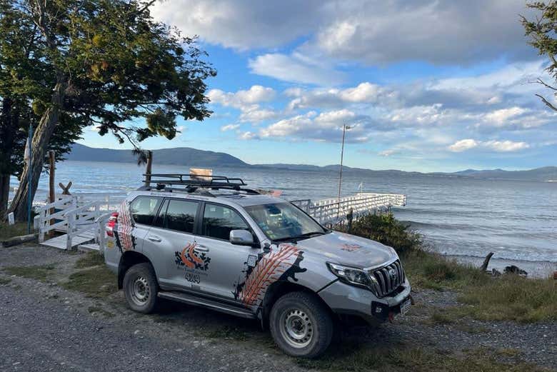 Excursión en 4x4 a los lagos Escondido y Fagnano al atardecer