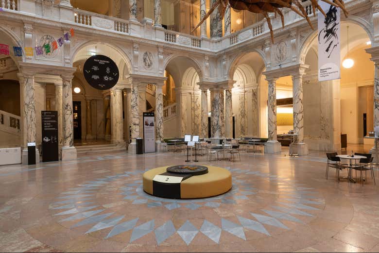 Entrada al Nuevo Palacio de Hofburg con audioguía