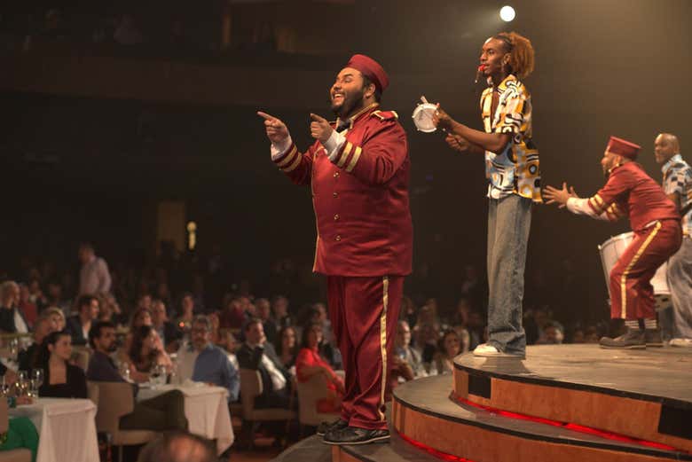 Transporte y cena en el espectáculo de Roxy Dinner Show