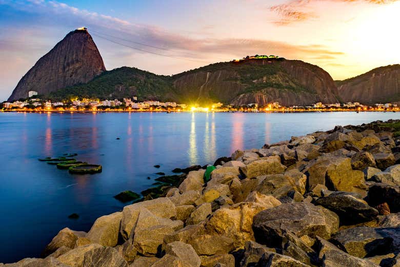 Paseo en velero al atardecer por Río