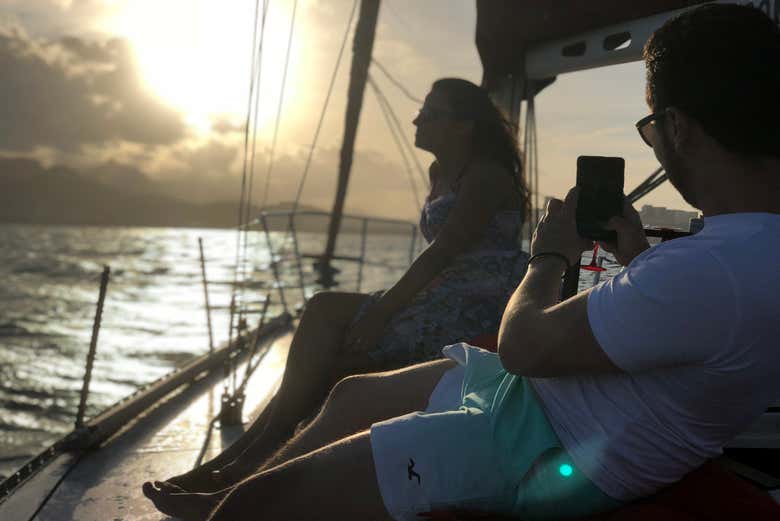 Paseo en velero al atardecer por Río