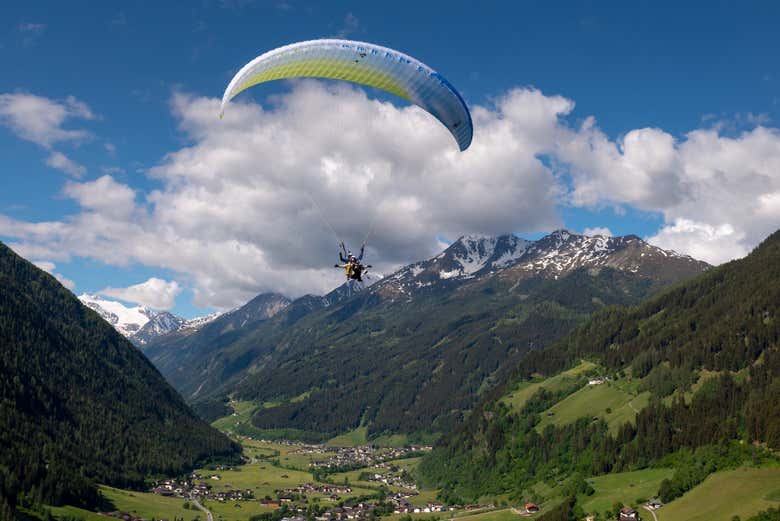 Vuelo en parapente por el Tirol
