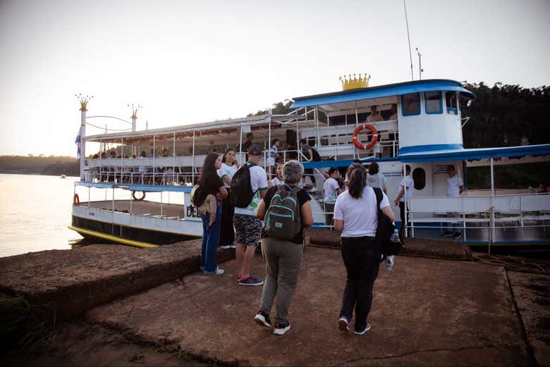 Paseo en barco por el Hito de las Tres Fronteras