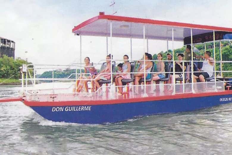 Paseo en barco por los ríos Paraná e Iguazú
