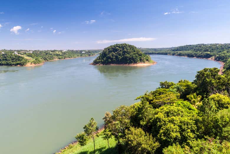 Paseo en barco por los ríos Paraná e Iguazú