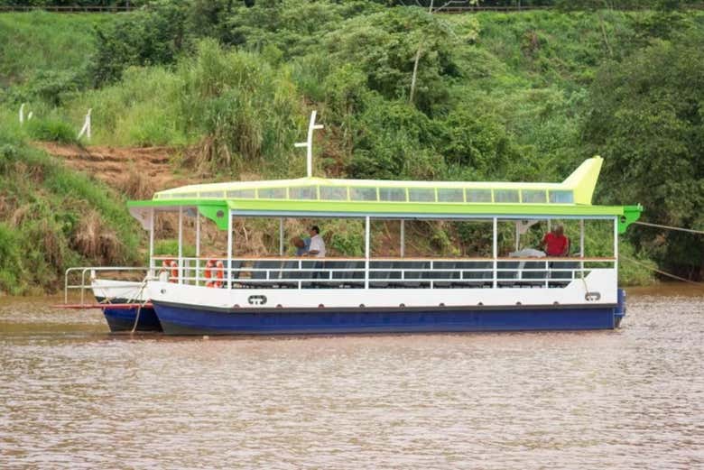 Paseo en barco por los ríos Paraná e Iguazú