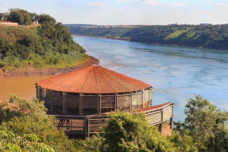Paseo en barco por los ríos Paraná e Iguazú