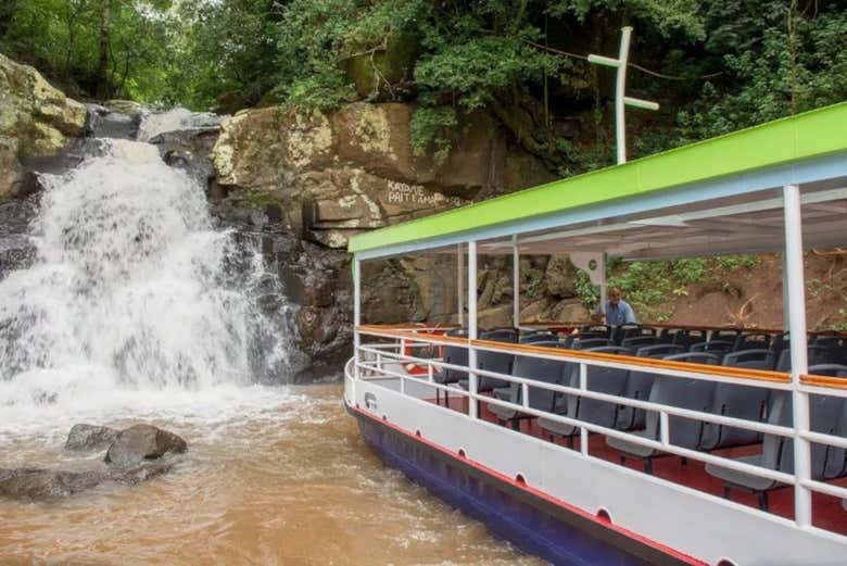 Paseo en barco por los ríos Paraná e Iguazú