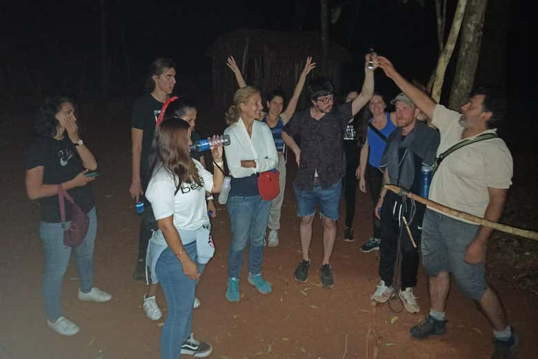 Senderismo nocturno por la reserva de la selva de Iryapú