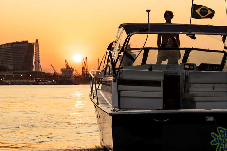 Paseo en barco al atardecer por la bahía de Guanabara