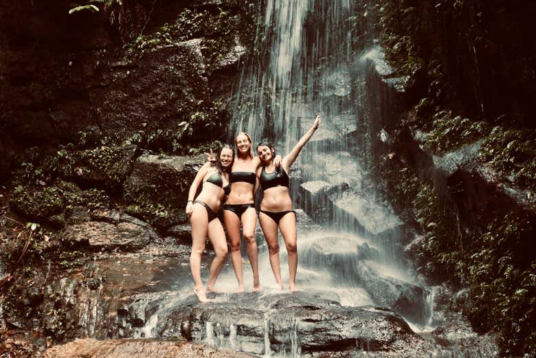 Senderismo por las cuevas y cascadas del Parque Nacional de Tijuca