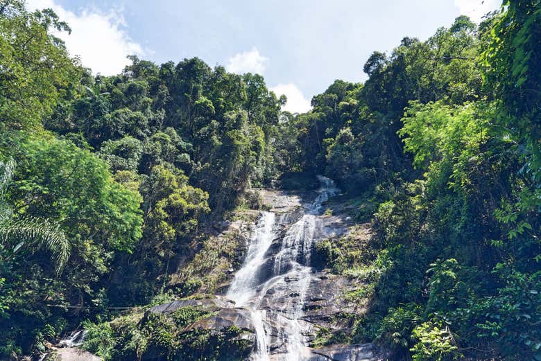 Senderismo por las cuevas y cascadas del Parque Nacional de Tijuca