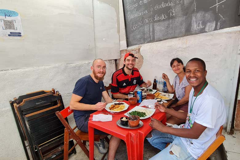 Tour por la favela Santa Marta con comida o partido de fútbol