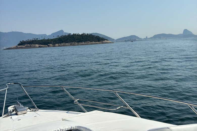 Paseo en barco por las islas Cagarras + Playa Vermelha