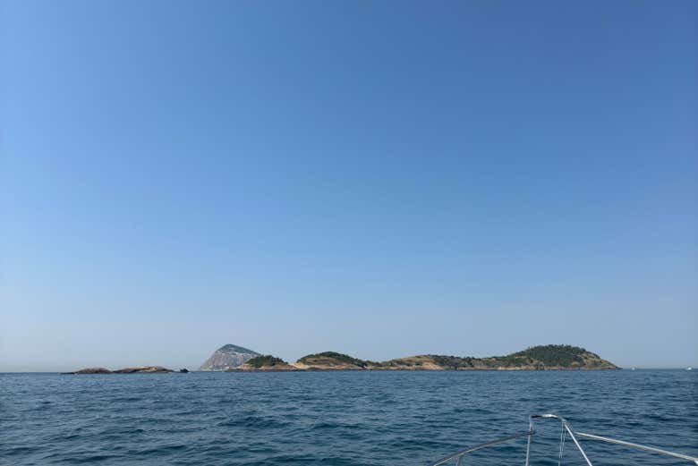 Paseo en barco por las islas Cagarras + Playa Vermelha