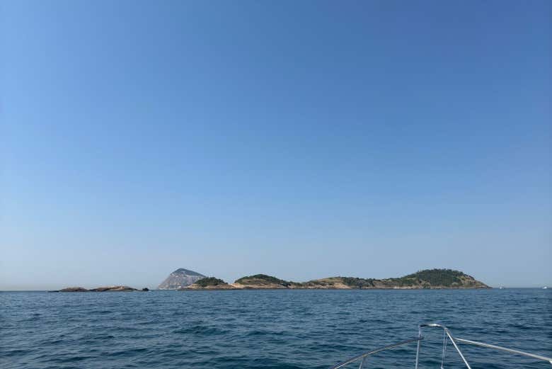 Paseo en barco por las islas Cagarras + Playa Vermelha