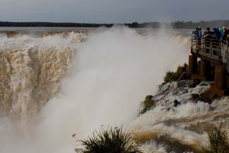 Lado argentino de las Cataratas de Iguazú + Hito de las Tres Fronteras