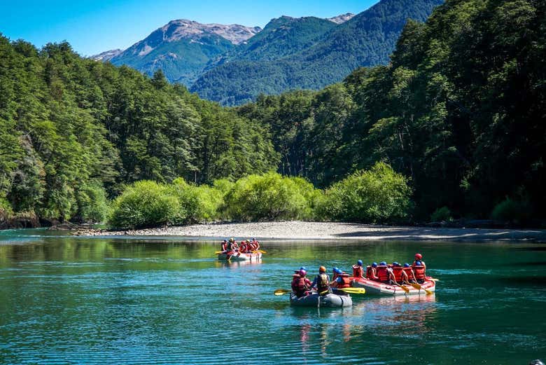 Rafting en la zona fronteriza del río Manso