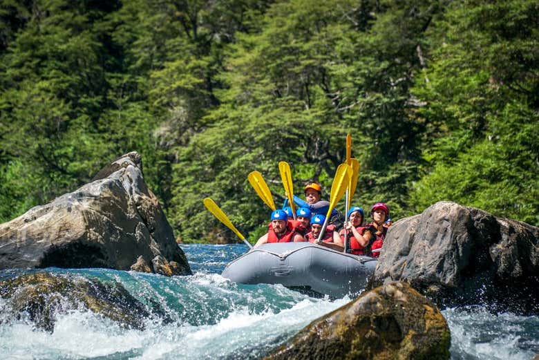 Rafting en la zona fronteriza del río Manso