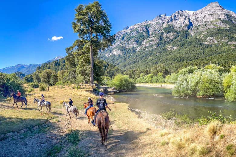 Rafting en la zona fronteriza del río Manso