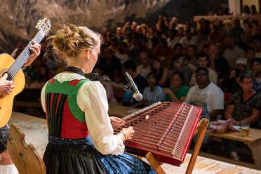 Espectculo tirols con cena y msica en directo