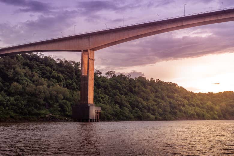 Paseo en catamarán con cena