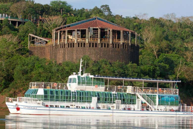 Paseo en catamarán con cena