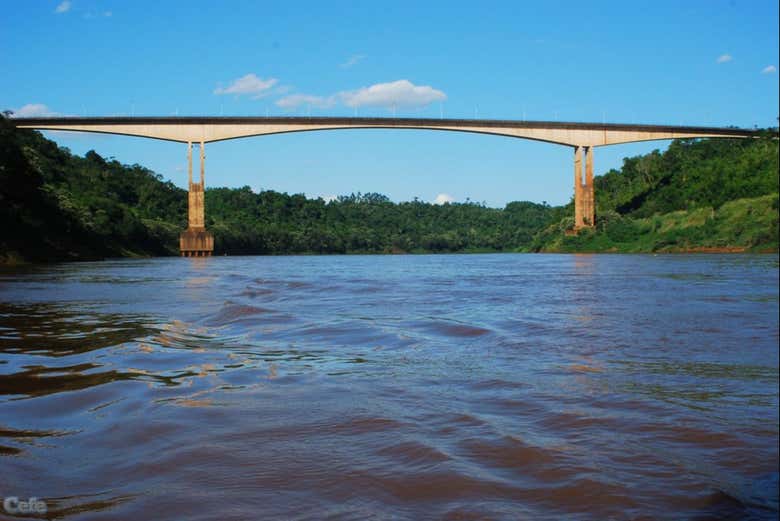 Paseo en catamarán con cena