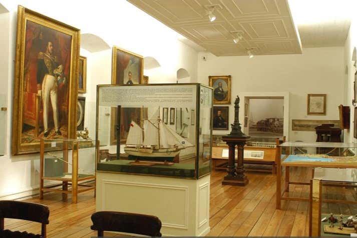 Tour por el Museo de Arte Precolombino y el Museo Histórico Nacional