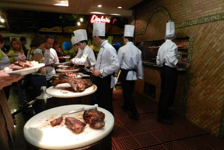 Cena con espectáculo folclórico
