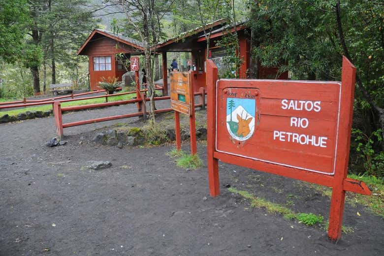 Excursión a los Saltos de Petrohué y volcán Osorno