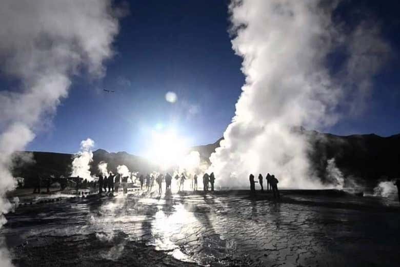 Excursión a los géiseres de El Tatio y Laguna Machuca