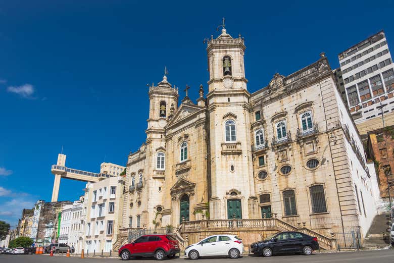Tour por la iglesia de Bonfim y el santuario de Irmã Dulce