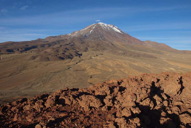 Ruta privada de trekking por el volcán Poruña
