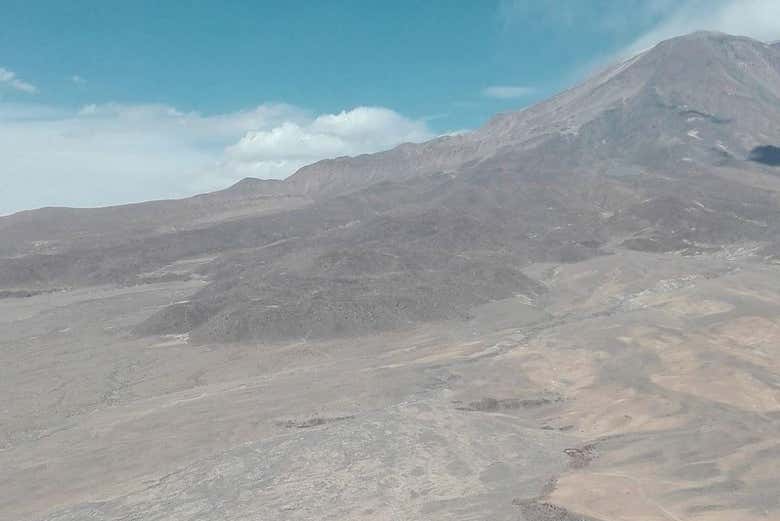 Ruta privada de trekking por el volcán Poruña