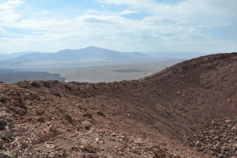 Ruta privada de trekking por el volcán Poruña